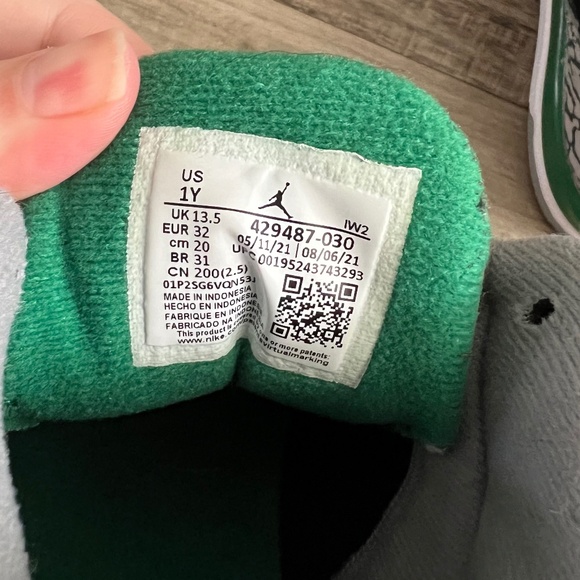 Air Jordan 3 Retro 'Pine Green' Sneakers Kids PS Size 1Y - 429487-030 - Picture 4 of 15